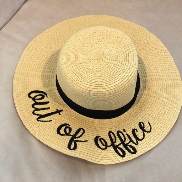 “Out of Office” Floppy Beach Hat. - Picture 3 of 6